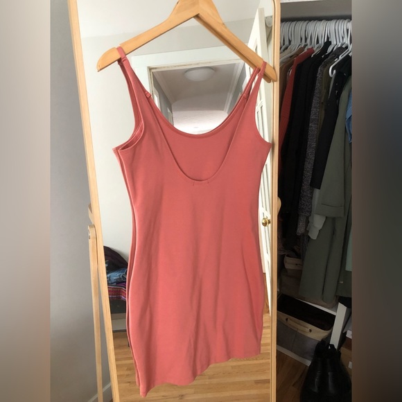 Low-back Bodycon Dress - Picture 2 of 2